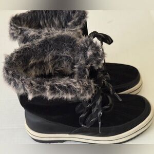 Universal Thread Black Lace Up Winter Boots Leather and Faux Fur Women's Size 7